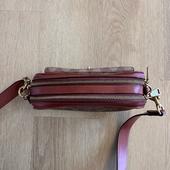 Coach Willow Camera Crossbody In Coated Canvas Signature Tan - Picture 9 of 11